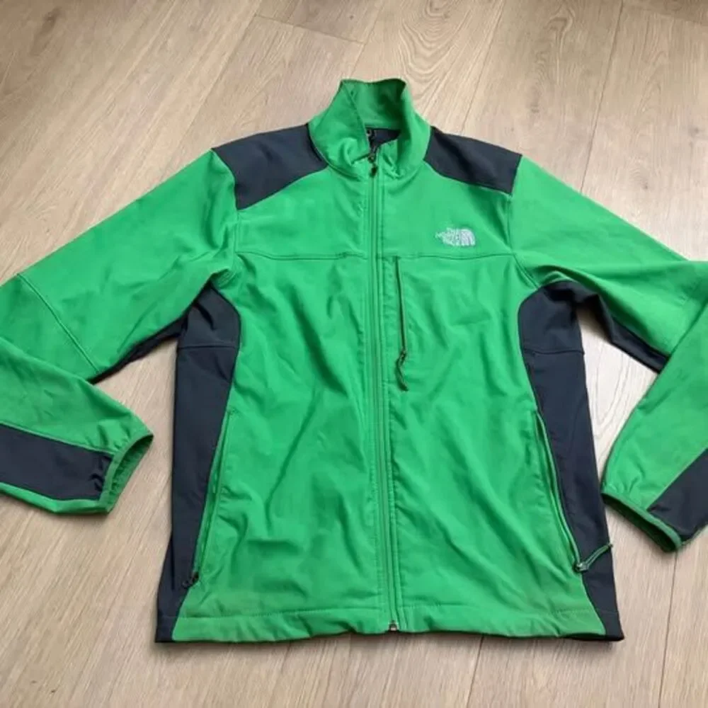 The North Face Softshell Jacket men’s size medium green